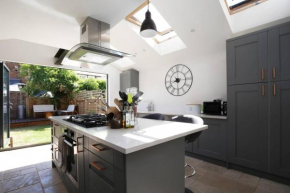 Modern, Chic 2BR Townhouse in Central Oxford